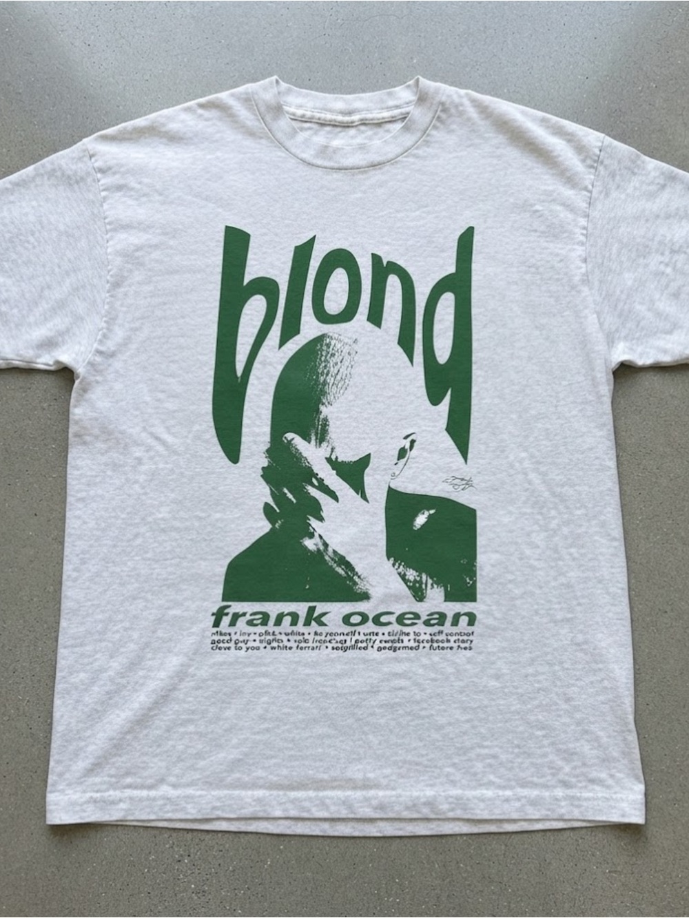 Artist Tribute Graphic Gildan T-shirt White Casual Top